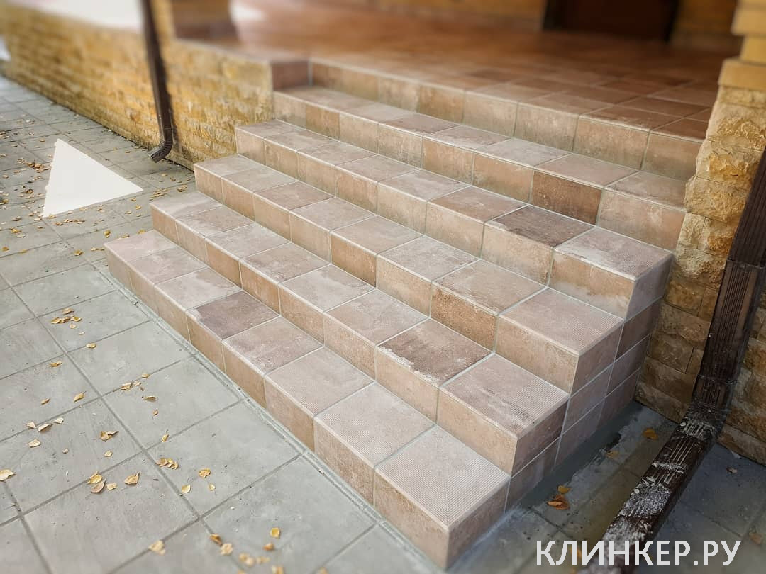 scandiano-ochra-uglovaya-klinkernaya-stupen-prostaya-300x300x11_8