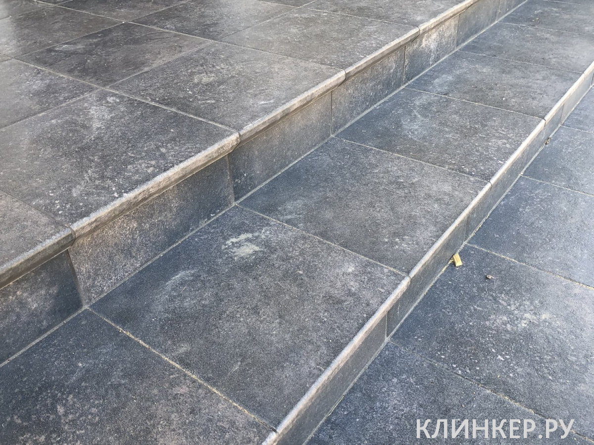 viano-antracite-uglovaya-klinkernaya-stupen-prostaya-300x300x11_5