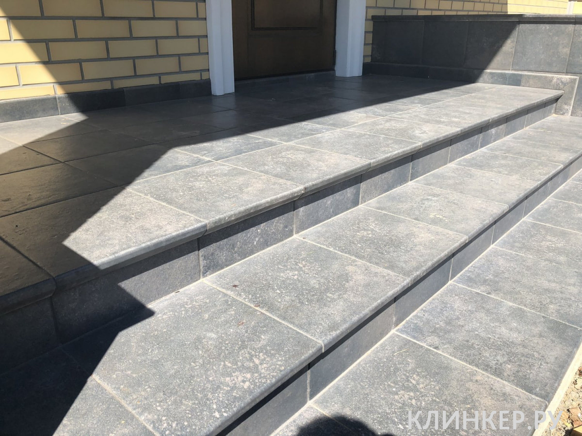 viano-antracite-uglovaya-klinkernaya-stupen-s-kapinosom-330x330x11_4