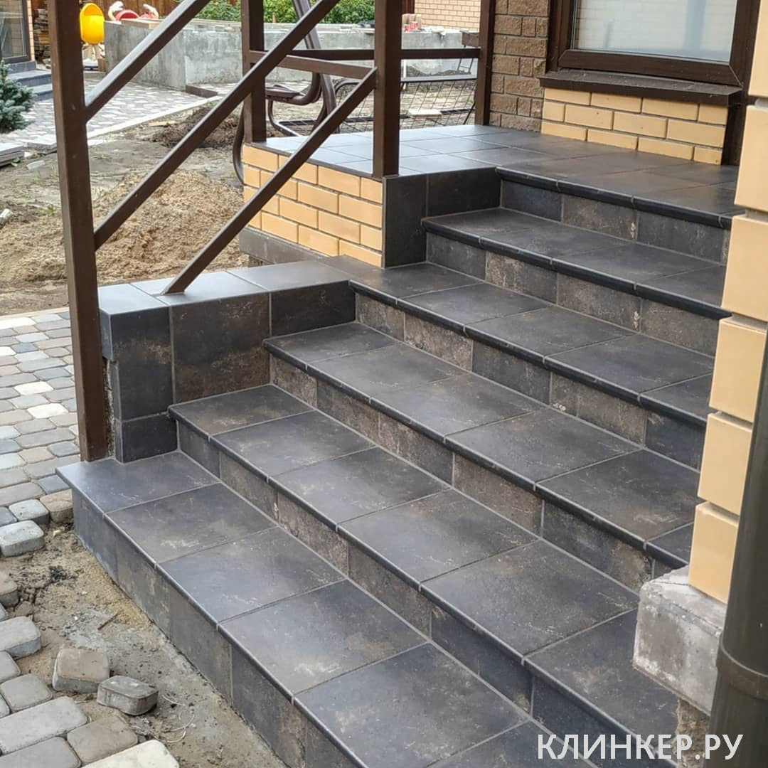 scandiano-brown-uglovaya-klinkernaya-stupen-prostaya-300x300x11_8