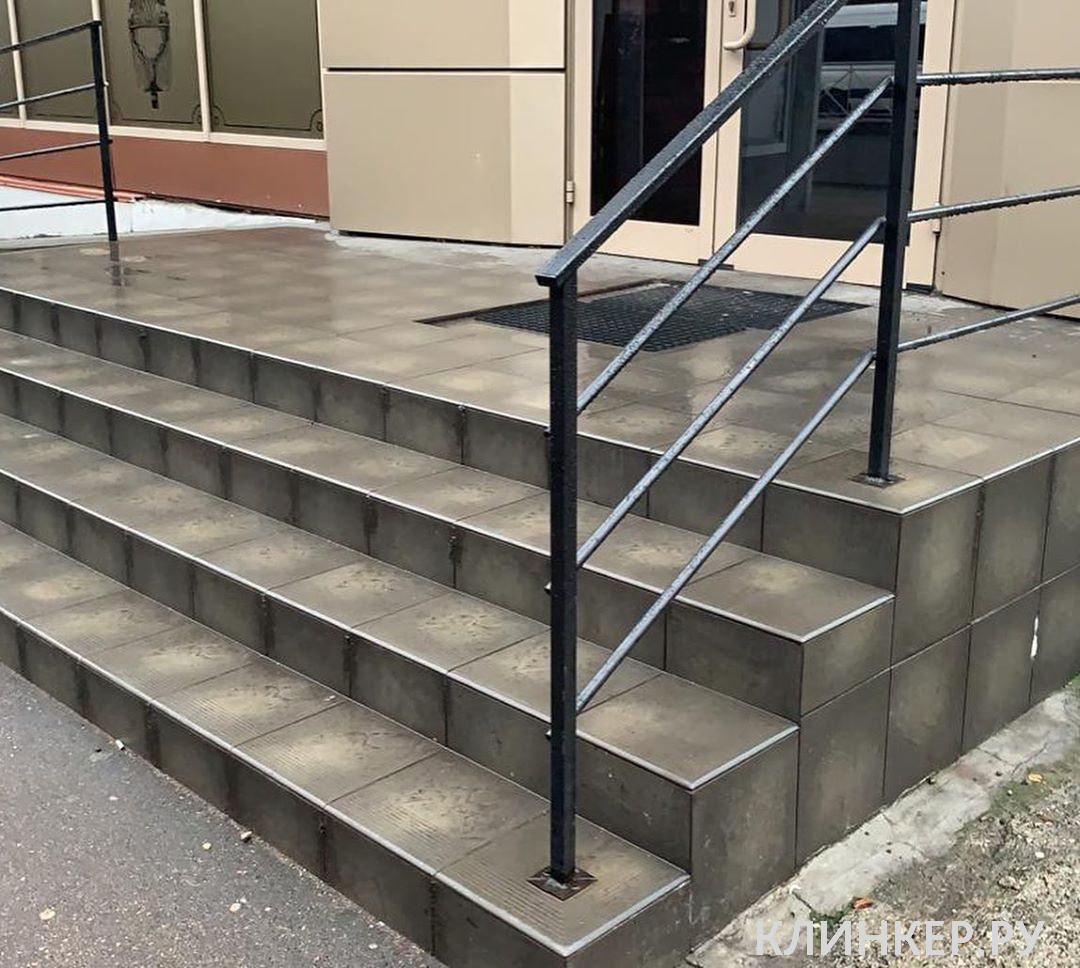 semir-grafit-uglovaya-klinkernaya-stupen-prostaya-300x300x11_3