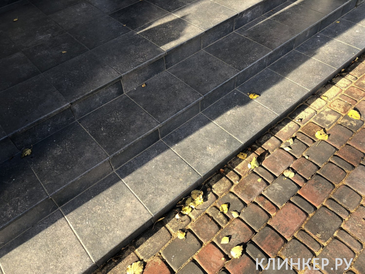 viano-antracite-frontalnaya-klinkernaya-stupen-s-kapinosom-330x299x11_7