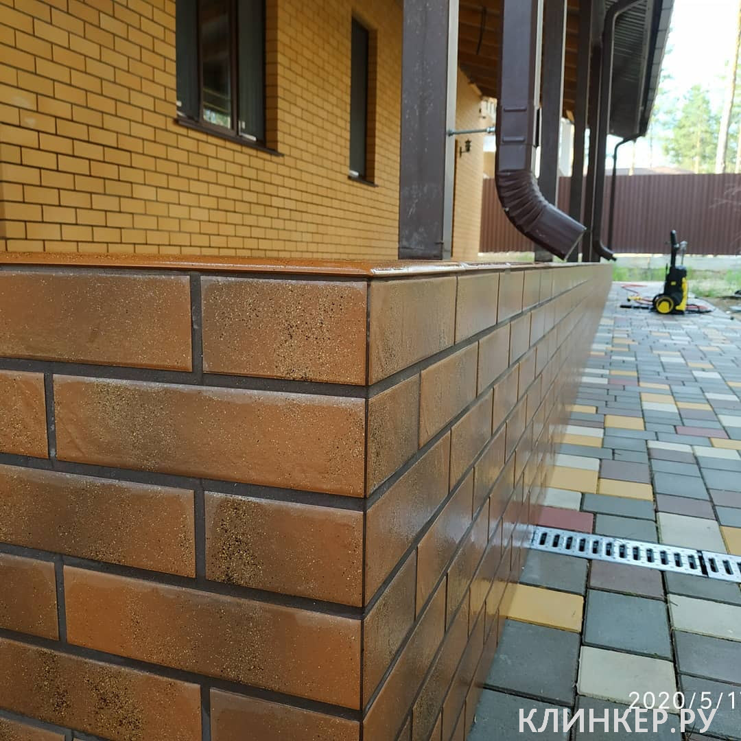 semir-beige-uglovaya-klinkernaya-stupen-s-kapinosom-330x330x11_6