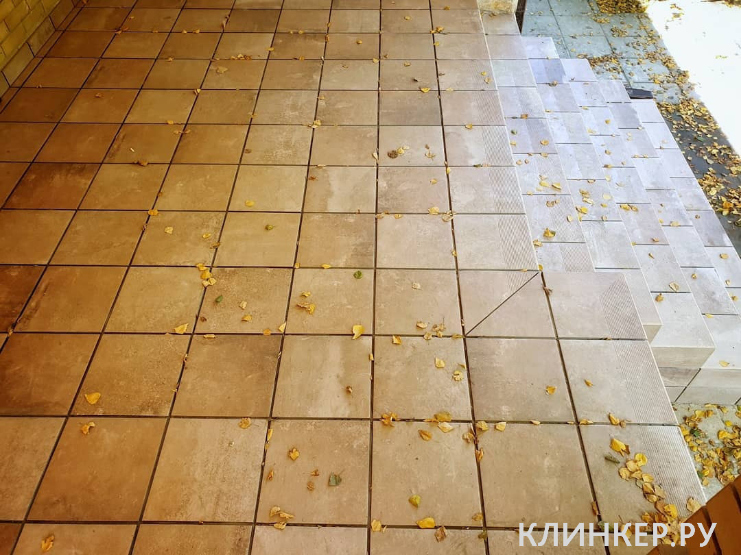 scandiano-ochra-uglovaya-klinkernaya-stupen-s-kapinosom-330x330x11_11