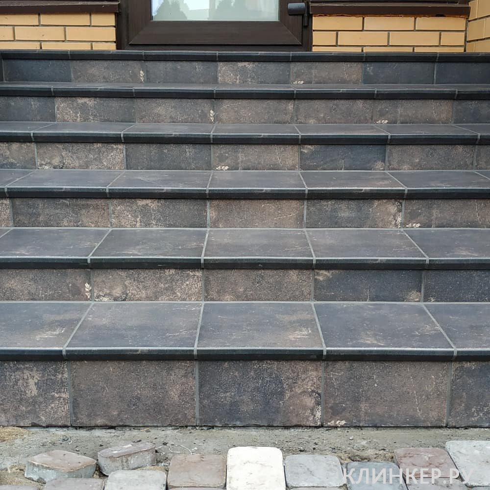 scandiano-brown-uglovaya-klinkernaya-stupen-s-kapinosom-330x330x11_10