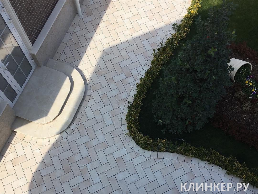 scandiano-beige-uglovaya-klinkernaya-stupen-s-kapinosom-330x330x11_7