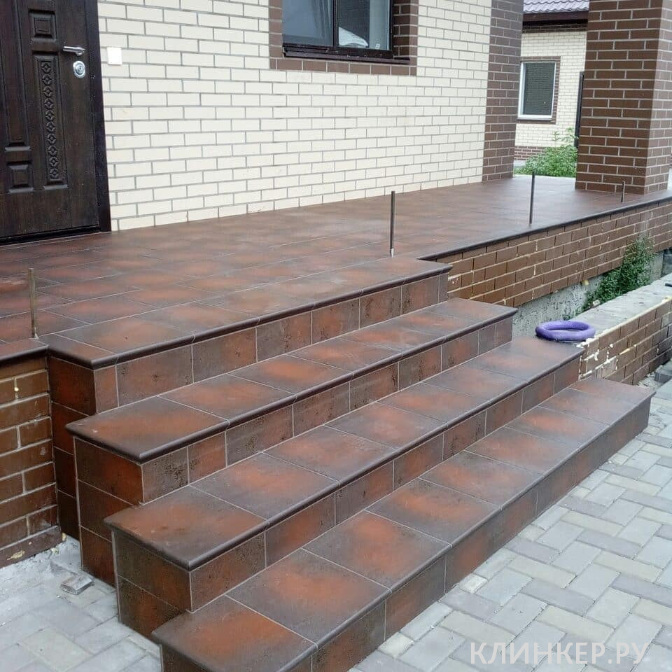 semir-brown-frontalnaya-klinkernaya-stupen-s-kapinosom-330x299x11_4